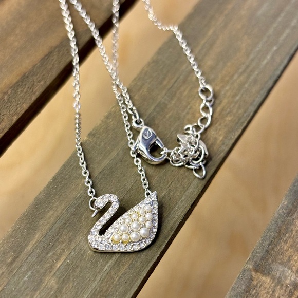 Iconic Swarovski Swan Necklace - Picture 3 of 12